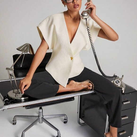 White Elegant Women's Blouse With Butterfly Brooch - Picture 3 of 8